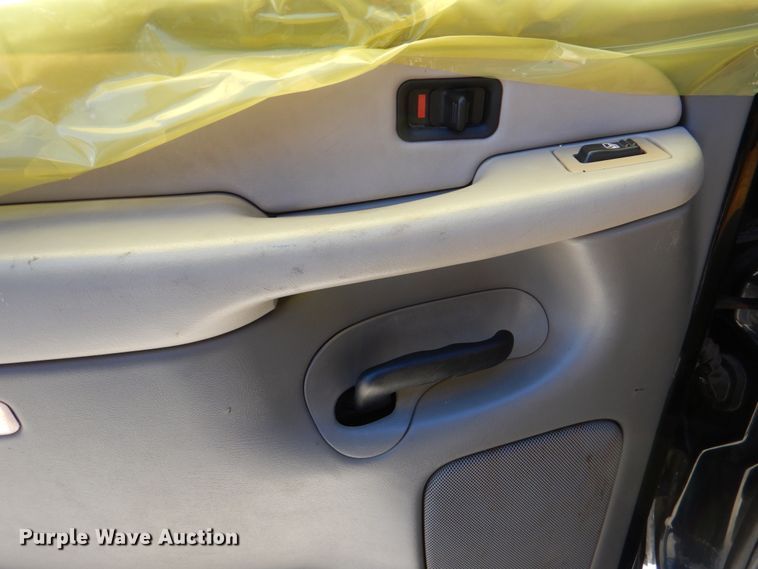 image for item DJ0302 2001 Chevrolet Suburban C1500  SUV