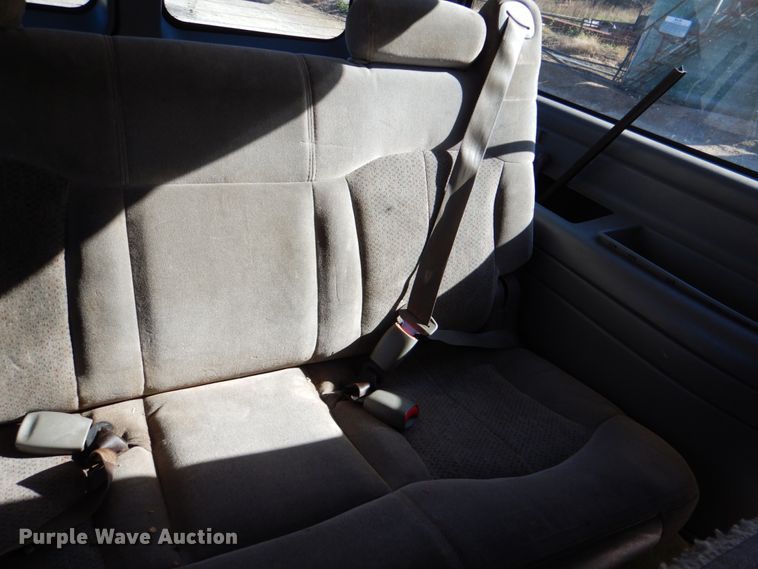 image for item DJ0302 2001 Chevrolet Suburban C1500  SUV