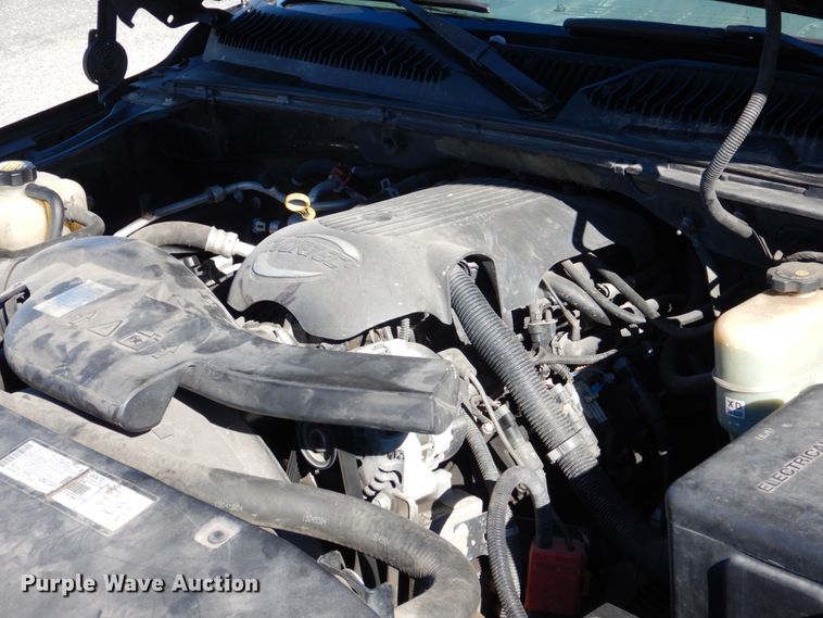 image for item DJ0302 2001 Chevrolet Suburban C1500  SUV