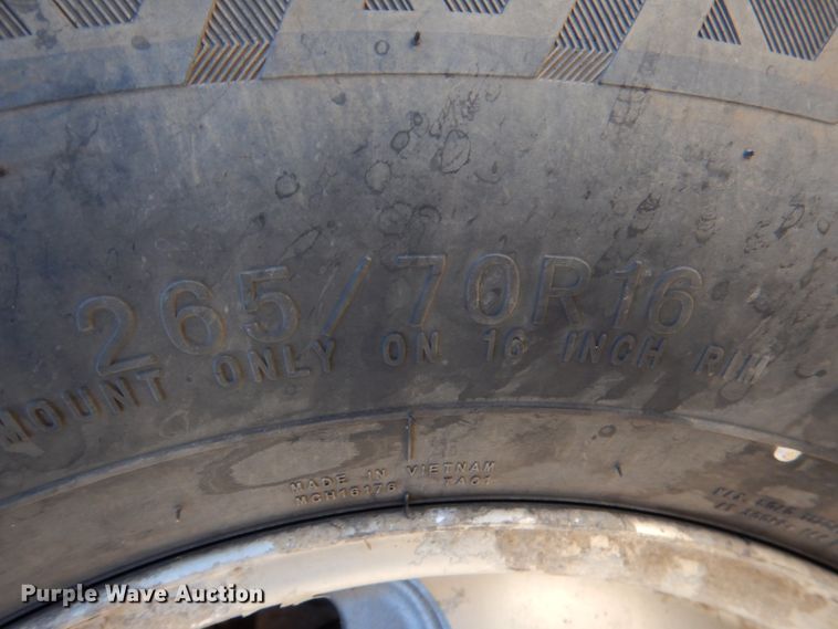 image for item DJ0302 2001 Chevrolet Suburban C1500  SUV