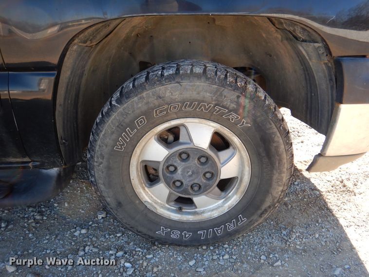 image for item DJ0302 2001 Chevrolet Suburban C1500  SUV