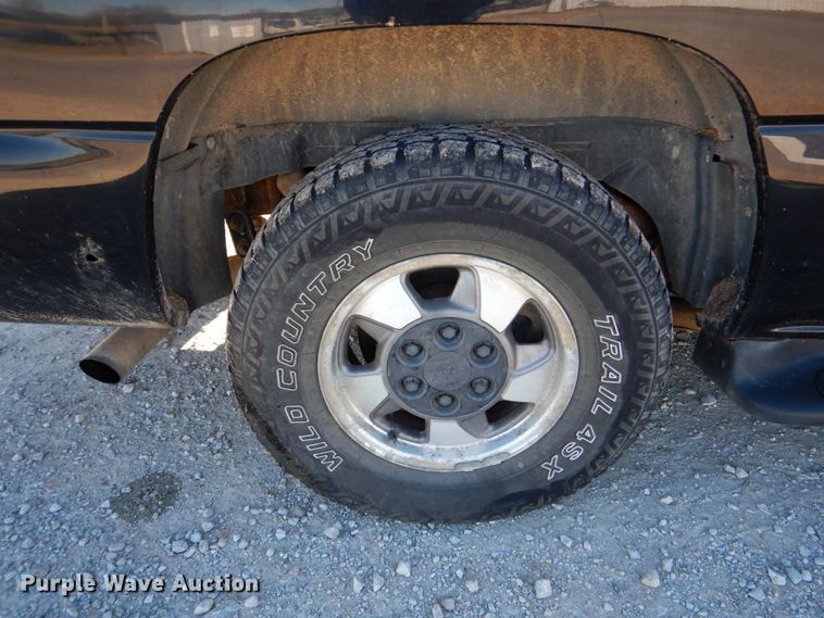 image for item DJ0302 2001 Chevrolet Suburban C1500  SUV