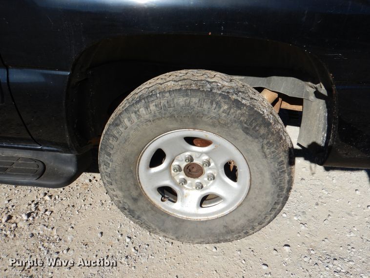 image for item DJ0302 2001 Chevrolet Suburban C1500  SUV