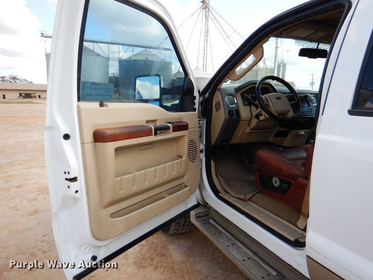 image for item DJ0754 2010 Ford F250 Super Duty King Ranch  Crew Cab pickup truck