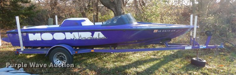 image for item DJ5796 1997 Moomba Boomerang  boat