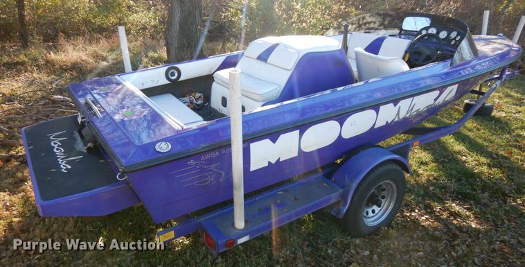 image for item DJ5796 1997 Moomba Boomerang  boat