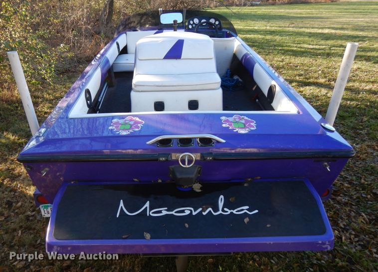 image for item DJ5796 1997 Moomba Boomerang  boat