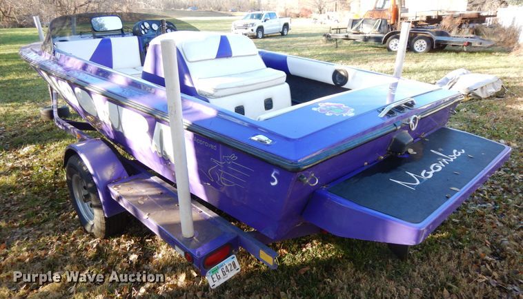 image for item DJ5796 1997 Moomba Boomerang  boat
