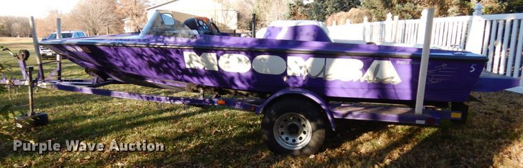 image for item DJ5796 1997 Moomba Boomerang  boat