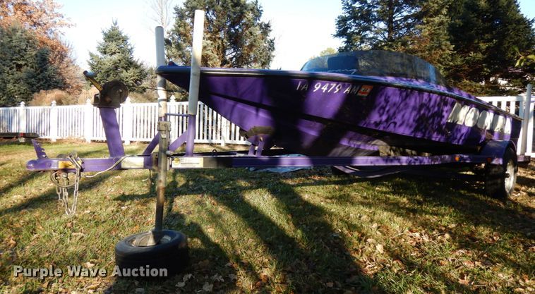 image for item DJ5796 1997 Moomba Boomerang  boat