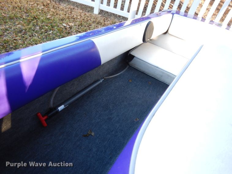image for item DJ5796 1997 Moomba Boomerang  boat