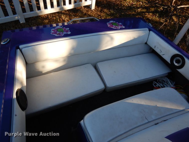 image for item DJ5796 1997 Moomba Boomerang  boat