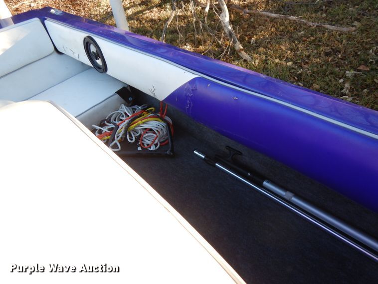 image for item DJ5796 1997 Moomba Boomerang  boat