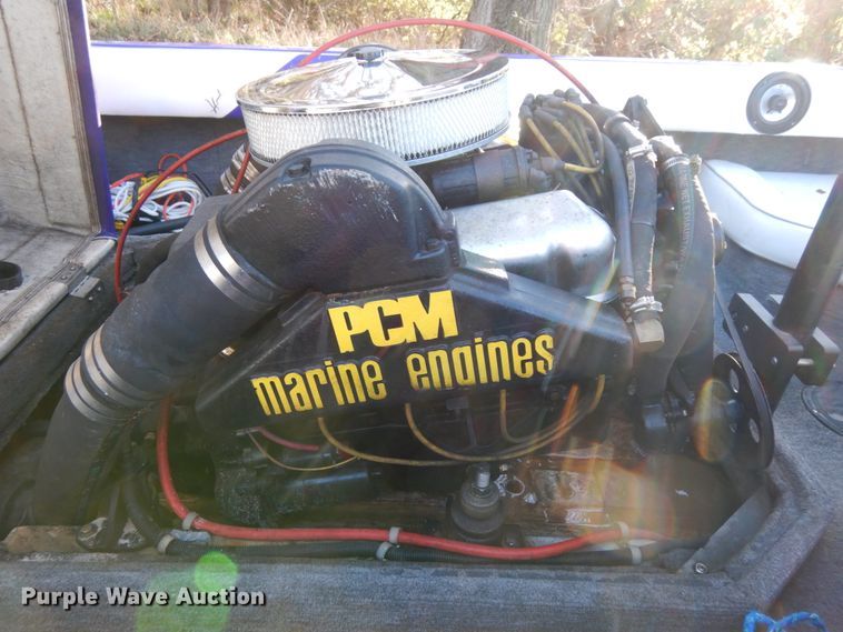image for item DJ5796 1997 Moomba Boomerang  boat
