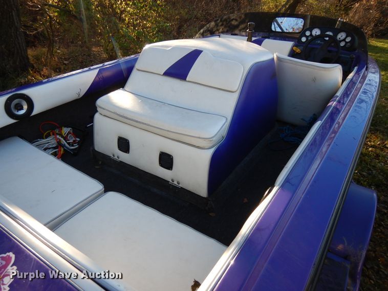 image for item DJ5796 1997 Moomba Boomerang  boat