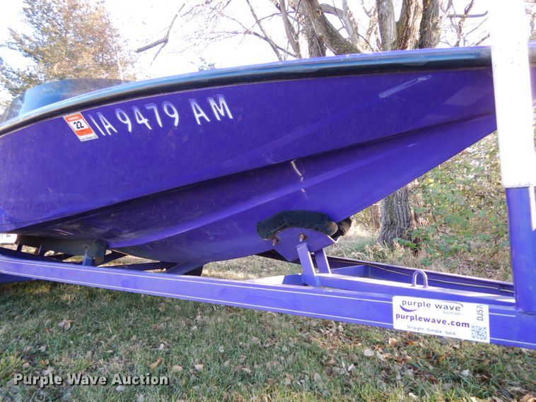 image for item DJ5796 1997 Moomba Boomerang  boat