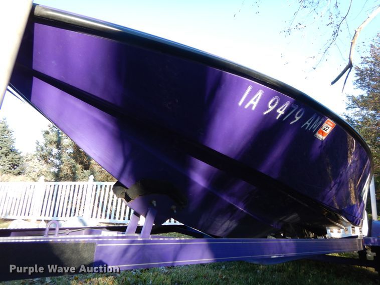 image for item DJ5796 1997 Moomba Boomerang  boat
