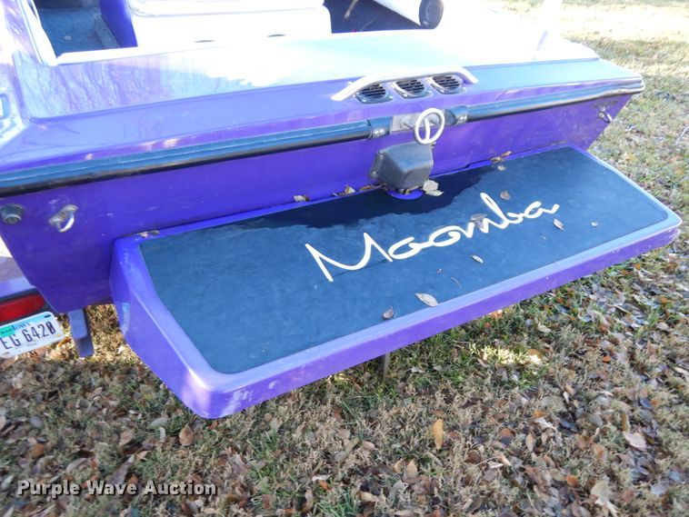 image for item DJ5796 1997 Moomba Boomerang  boat