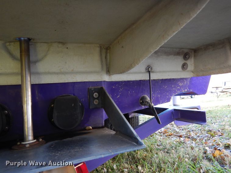 image for item DJ5796 1997 Moomba Boomerang  boat