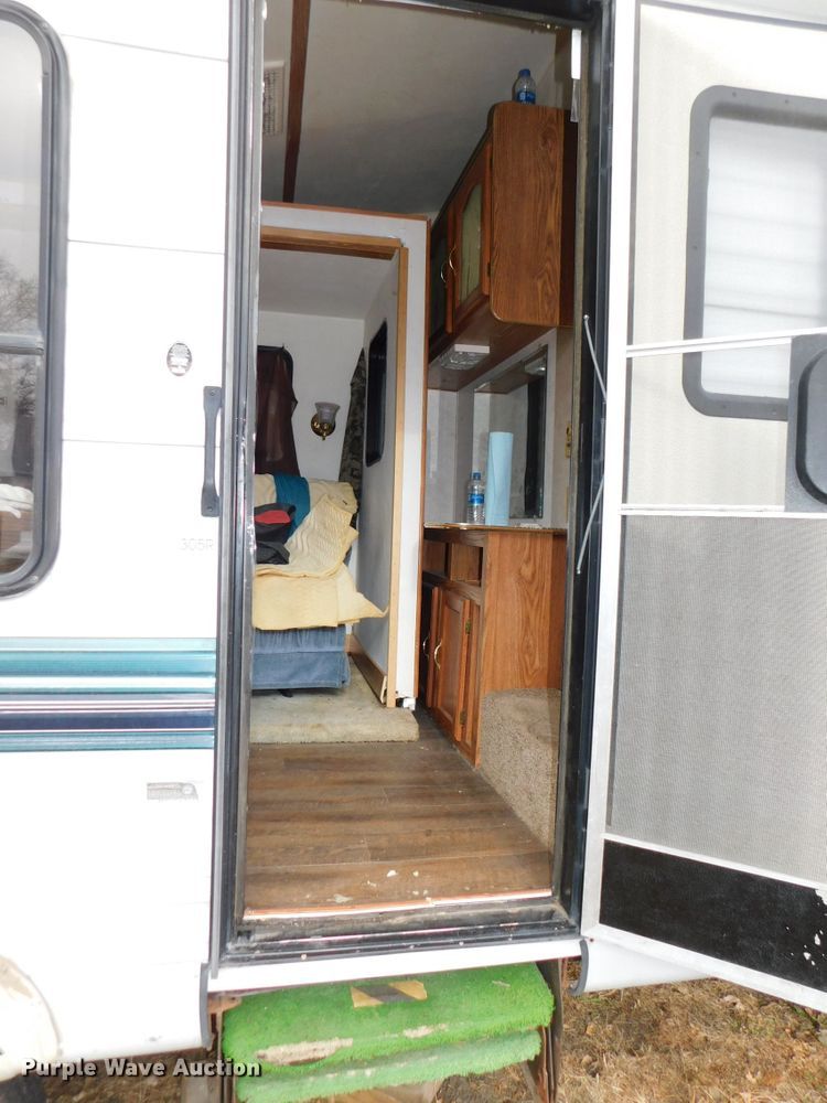 image for item DJ5844 1995 Hornet 305R  camper