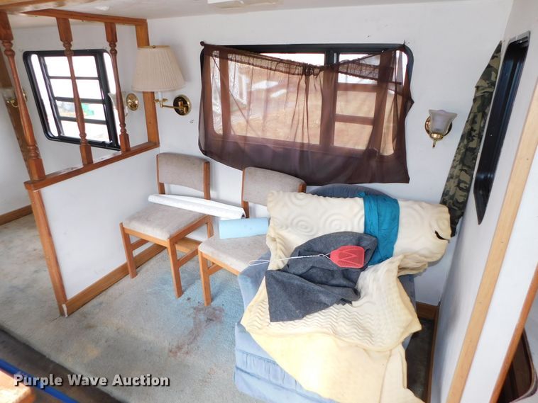 image for item DJ5844 1995 Hornet 305R  camper