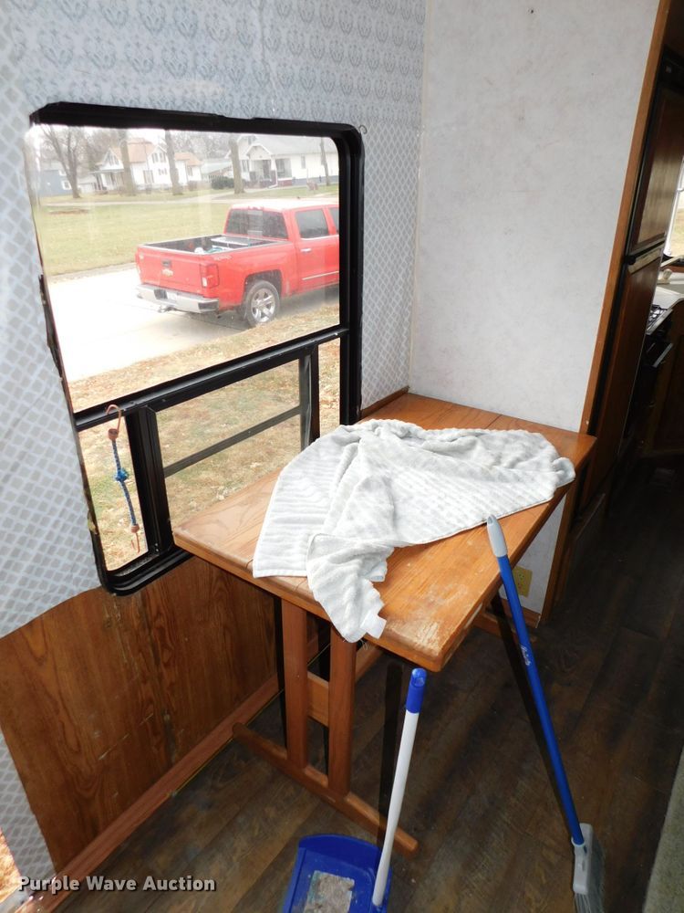 image for item DJ5844 1995 Hornet 305R  camper