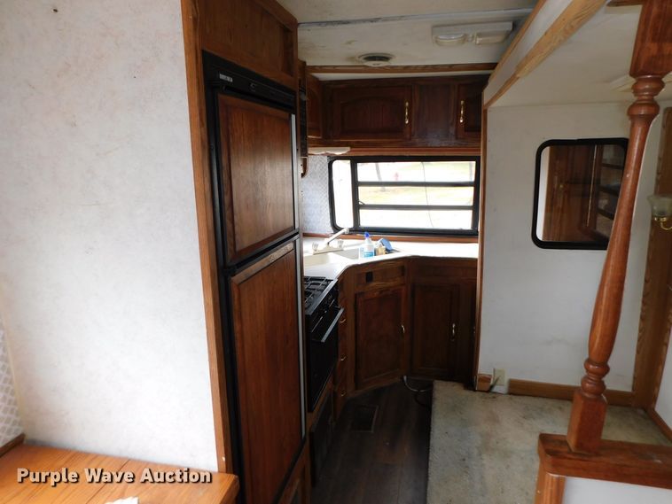 image for item DJ5844 1995 Hornet 305R  camper