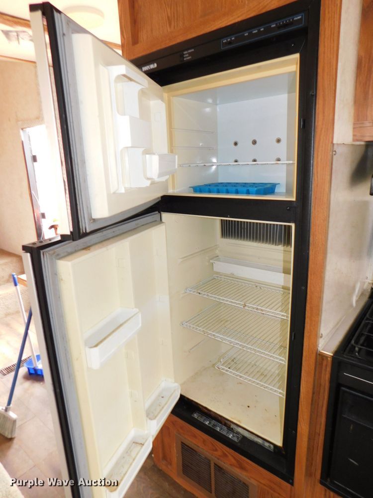 image for item DJ5844 1995 Hornet 305R  camper