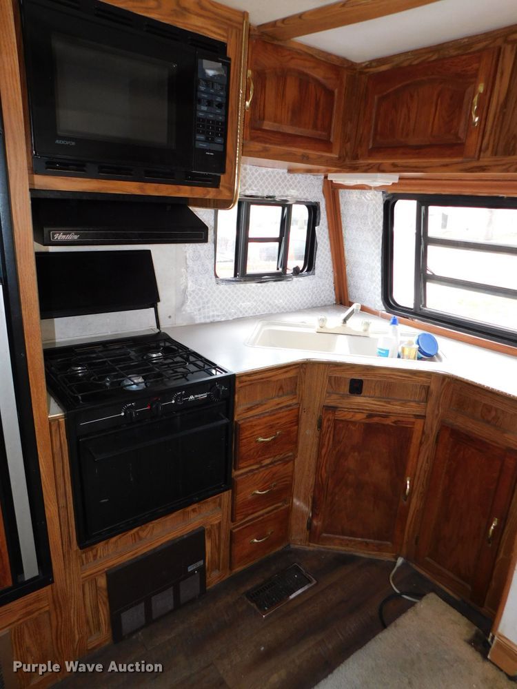 image for item DJ5844 1995 Hornet 305R  camper