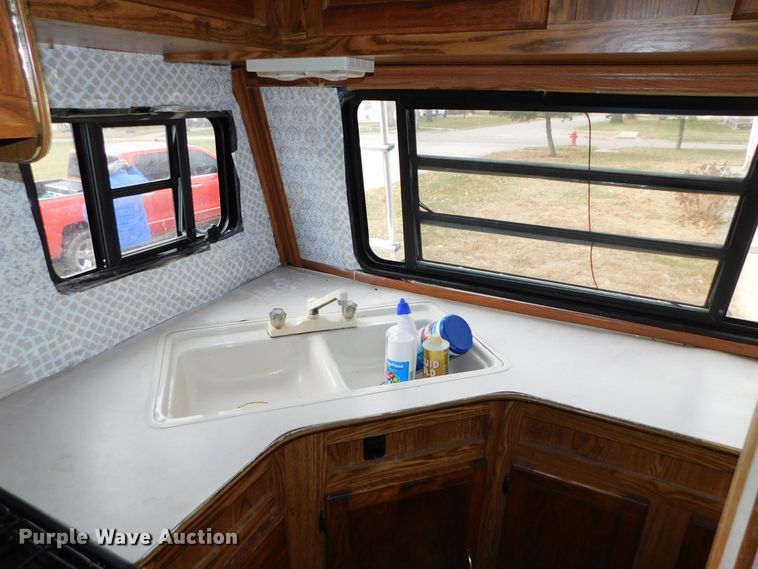 image for item DJ5844 1995 Hornet 305R  camper