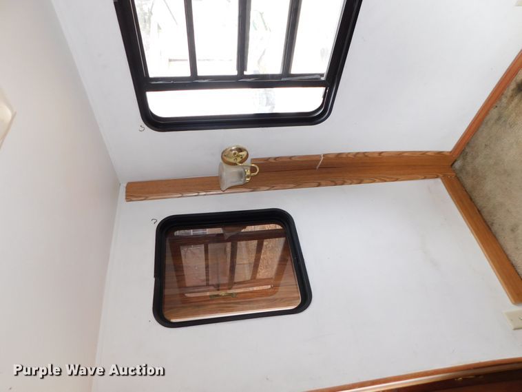 image for item DJ5844 1995 Hornet 305R  camper