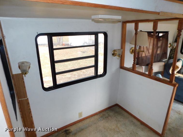 image for item DJ5844 1995 Hornet 305R  camper