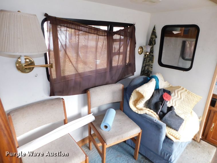 image for item DJ5844 1995 Hornet 305R  camper