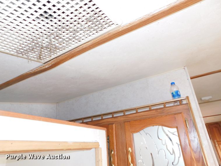 image for item DJ5844 1995 Hornet 305R  camper