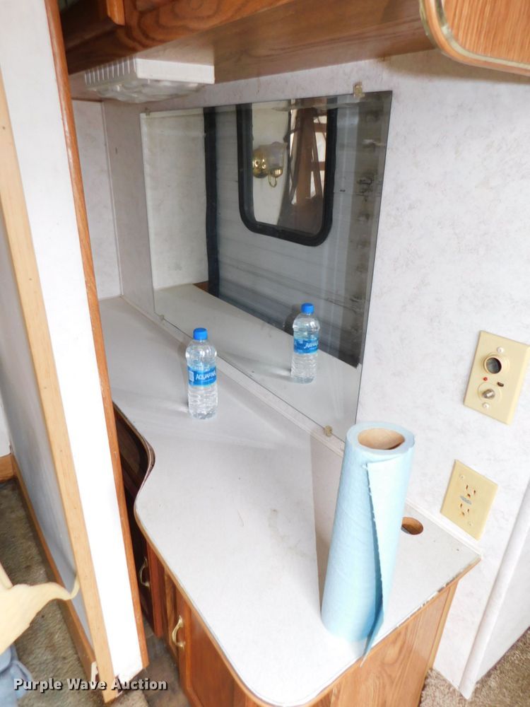 image for item DJ5844 1995 Hornet 305R  camper