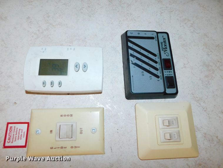 image for item DJ5844 1995 Hornet 305R  camper