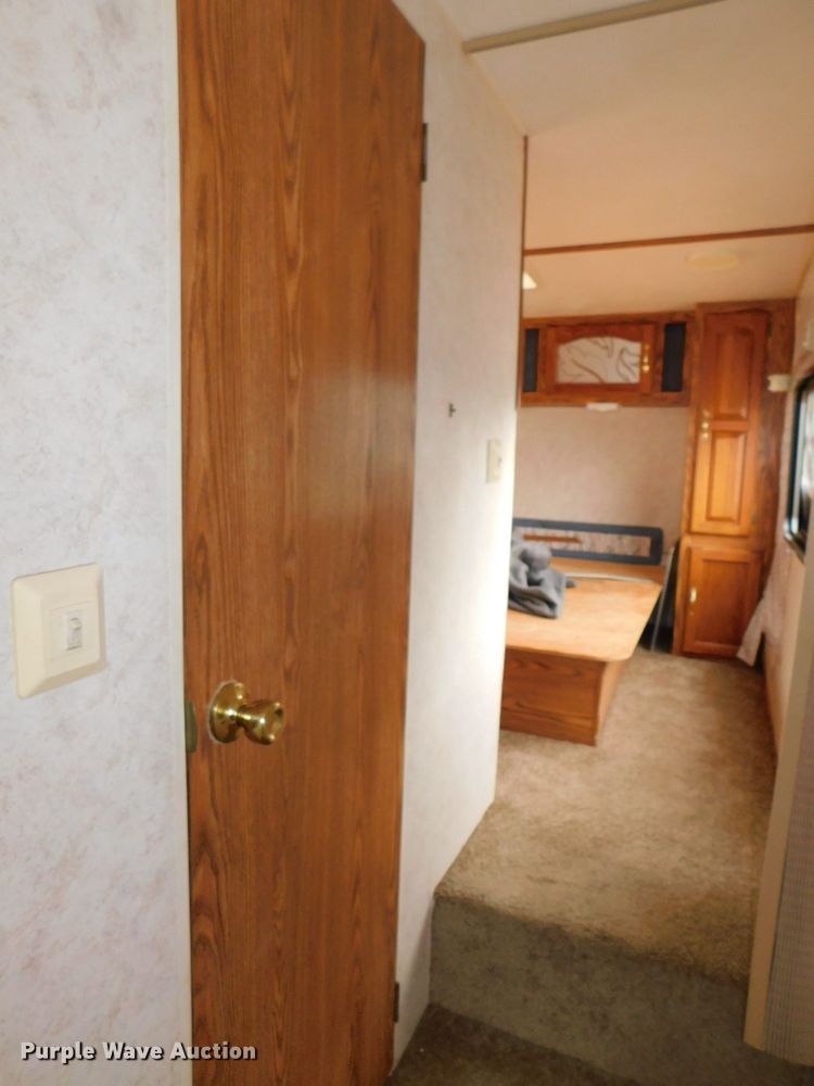 image for item DJ5844 1995 Hornet 305R  camper