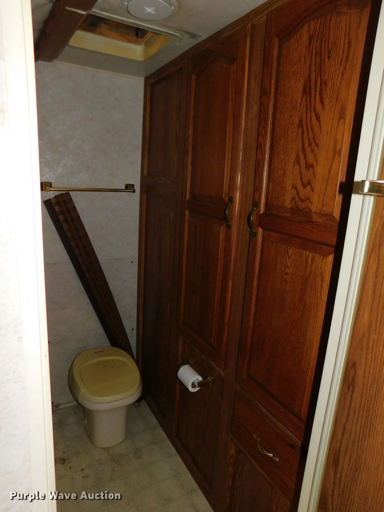 image for item DJ5844 1995 Hornet 305R  camper