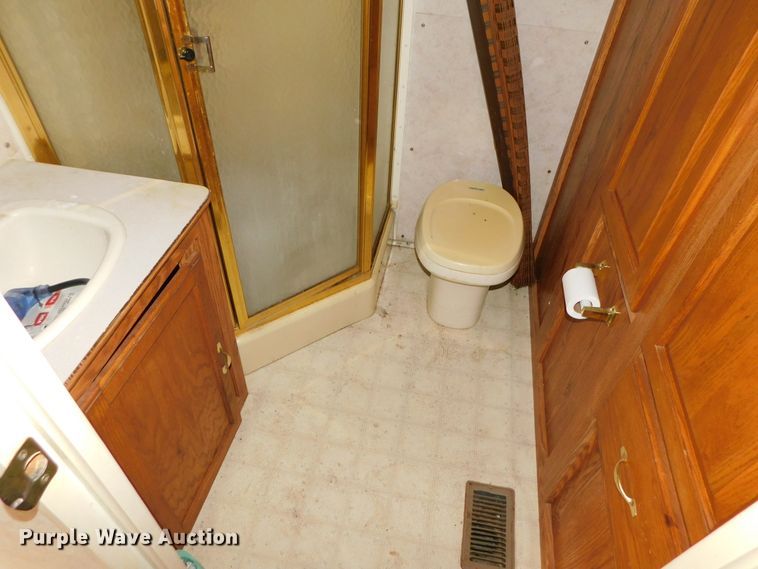 image for item DJ5844 1995 Hornet 305R  camper