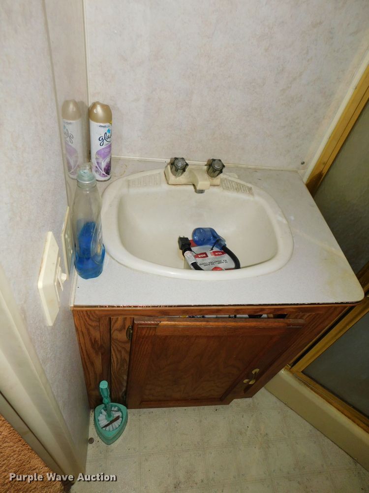 image for item DJ5844 1995 Hornet 305R  camper