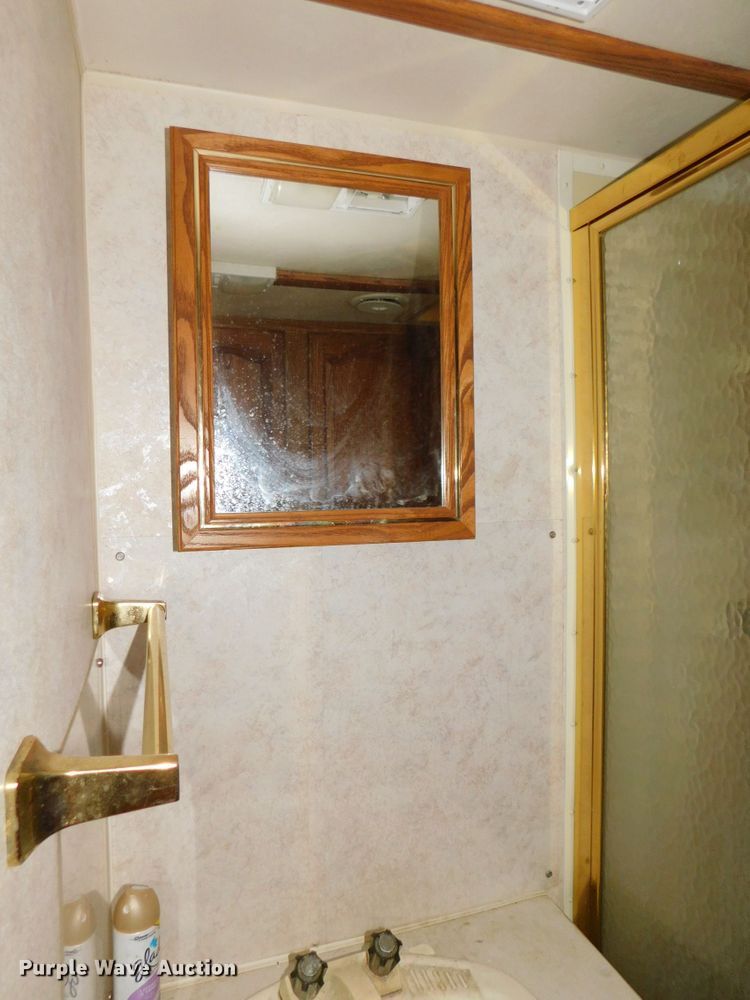 image for item DJ5844 1995 Hornet 305R  camper