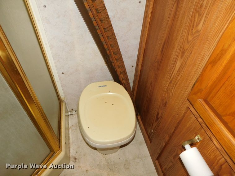 image for item DJ5844 1995 Hornet 305R  camper