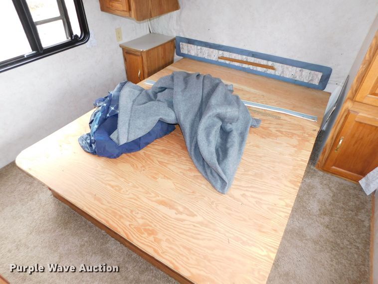 image for item DJ5844 1995 Hornet 305R  camper