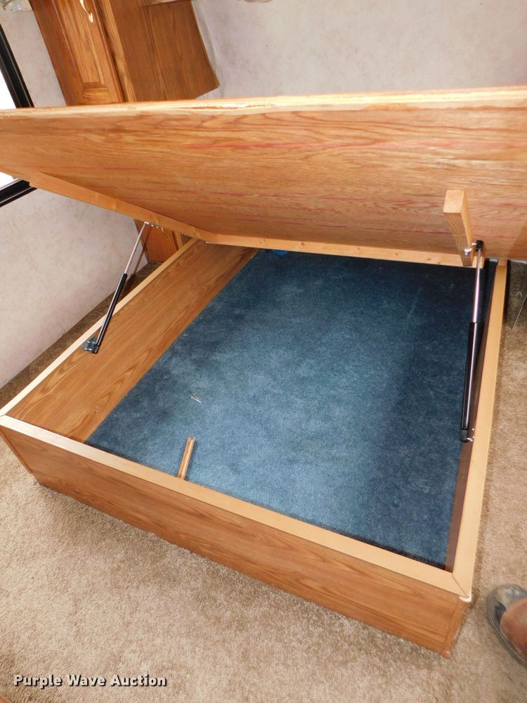 image for item DJ5844 1995 Hornet 305R  camper