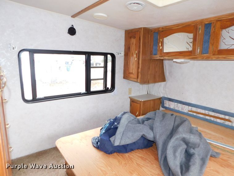 image for item DJ5844 1995 Hornet 305R  camper