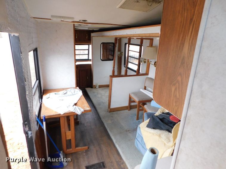 image for item DJ5844 1995 Hornet 305R  camper