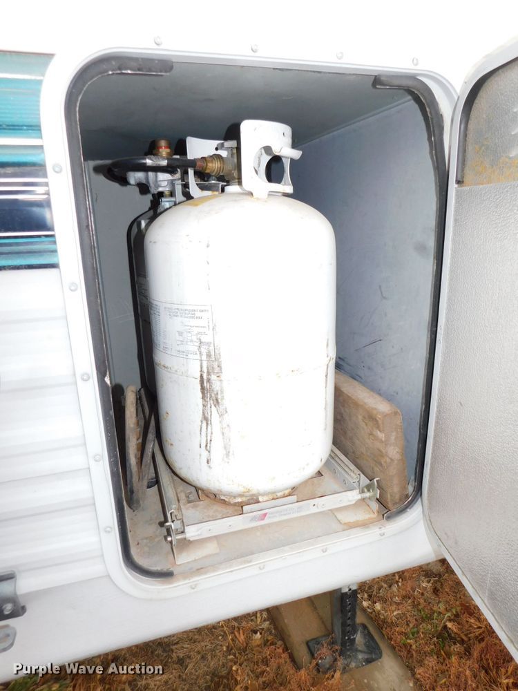 image for item DJ5844 1995 Hornet 305R  camper