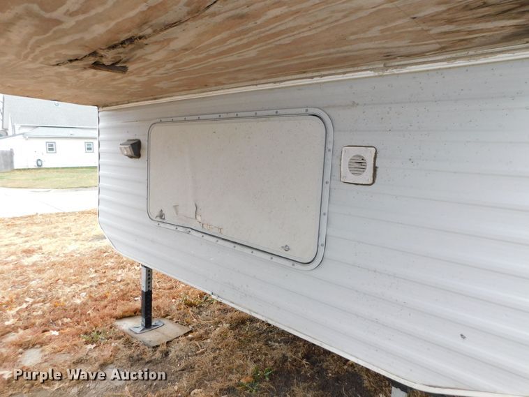 image for item DJ5844 1995 Hornet 305R  camper