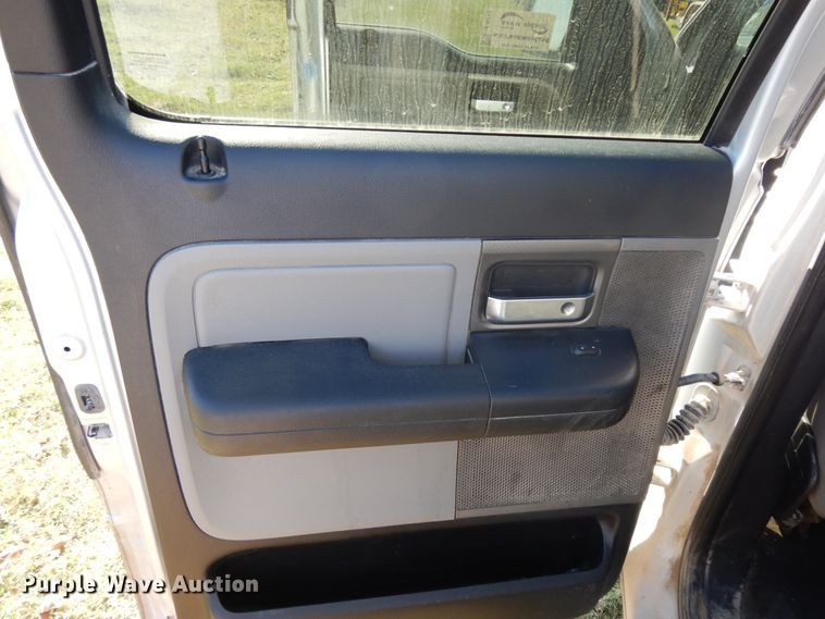 image for item DJ6710 2006 Ford F150  SuperCrew pickup truck