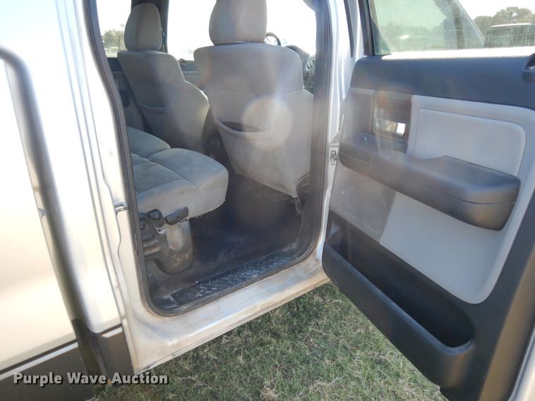 image for item DJ6710 2006 Ford F150  SuperCrew pickup truck